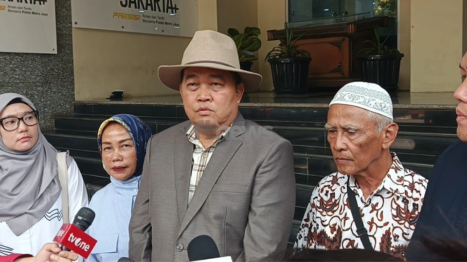 Boyamin Saiman, pengacara keluarga Kacab BRI Ilham Pradipta, di Polda Metro Jaya, Selasa (21/10/2025). [FTNews.co.id/Selvianus Kopong Basar]